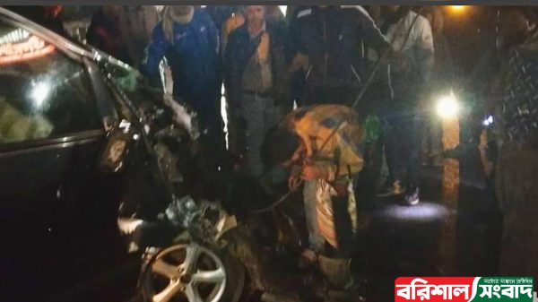বরিশালে হানিফ পরিবহন ও প্রাইভেট কারের সংঘর্ষ - বরিশাল