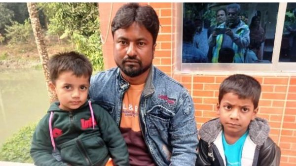 বরিশালে দুই সন্তানকে ফেলে লাপাত্তা মা - বরিশাল