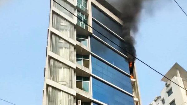 বরিশালে একই দিনে দুই স্থানে অগ্নিকাণ্ড, আতঙ্কিত নগরবাসী