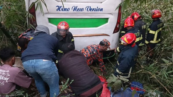 ঢাকা-বরিশাল মহাসড়কে বাসচাপায় ৬ জন নিহত