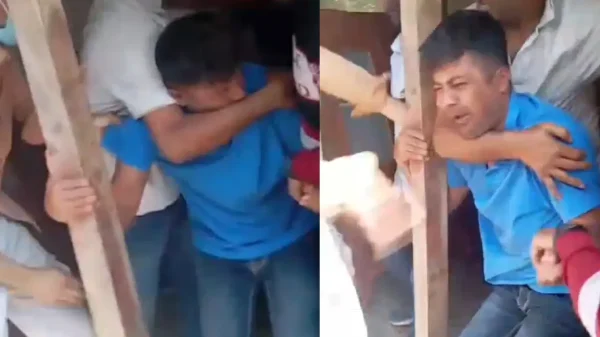 বরিশালে ছাত্রীকে চুমু দেওয়ার শিক্ষককে মারধর, ভিডিও ভাইরাল