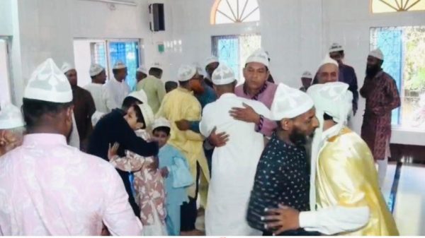 বরিশালের বিভিন্ন এলাকায় সৌদি আরবের সঙ্গে মিল রেখে ঈদুল আজহা উদযাপন