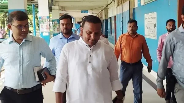 বরিশাল অভ্যন্তরীণ নৌপরিবহনএ’র ১৩ কর্মকর্তাকে বদলি