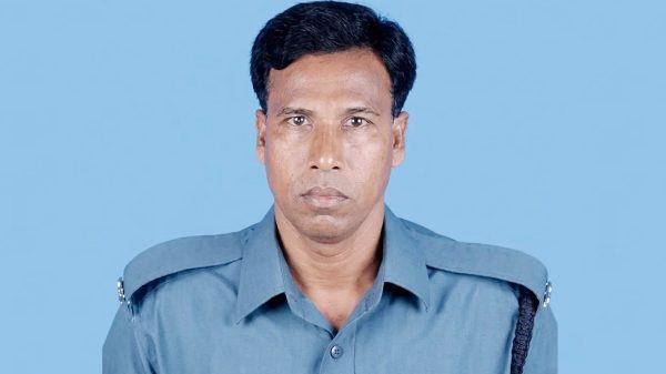 চিরকুট লিখে থানার ব্যারাকে পুলিশ কনস্টেবলের আত্মহত্যা,