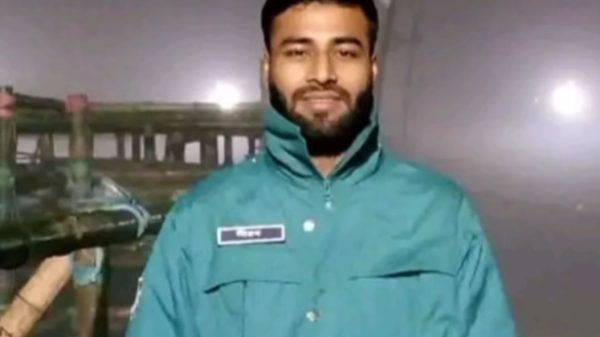 বরিশালে গাঁজা ও ইয়াবাসহ পুলিশ কনস্টেবল আটক