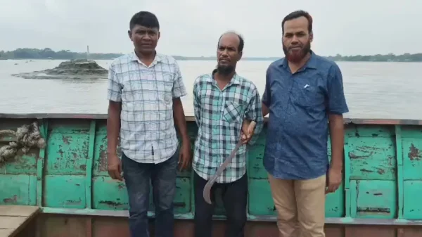বরিশালে মাদক বিক্রিতে বাধা দেওয়ায় যুবককে কুপিয়ে জখম