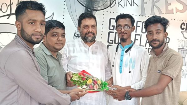 বরিশাল প্রেসক্লাবের সাধারণ সম্পাদকের সাথে রাইট টক বাংলাদেশের নেতৃবৃন্দের শুভেচ্ছা বিনিময়