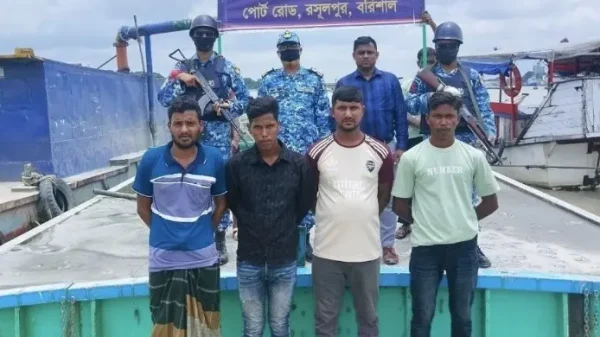 বরিশালে অবৈধ বালু উত্তোলন: ৪ জন আটক, জরিমানা ১ লাখ টাকা