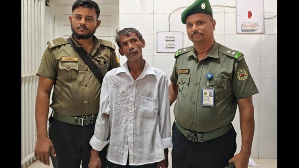 শেবাচিম হাসপাতালে আনসার সদস্যদের তৎপরতায় পকেটমার আটক, উদ্ধার ৫ হাজার টাকা