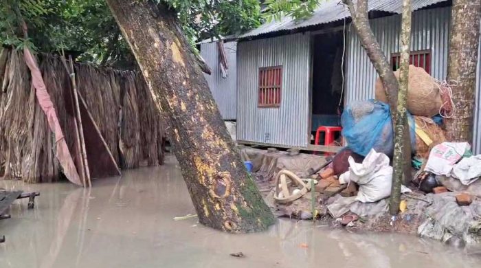 বরিশালে কীর্তনখোলাসহ ১২ পয়েন্টে নদীর পানি বিপৎসীমার ওপরে, বাড়তে পারে আরও