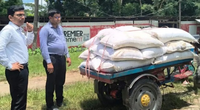 বরিশালে এক ইউনিয়নের বরাদ্দের সার অন্যত্র পাচার, ডিলারকে ২০ হাজার টাকা জরিমানা