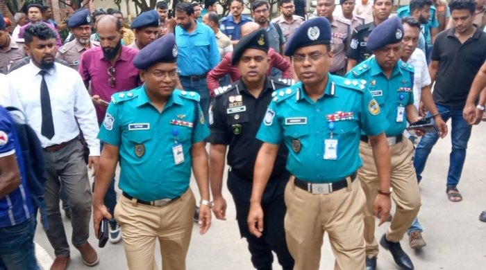 বরিশাল আদালতের সামনে বোমা বিস্ফোরণ: অজ্ঞাতদের আসামি করে পুলিশের মামলা