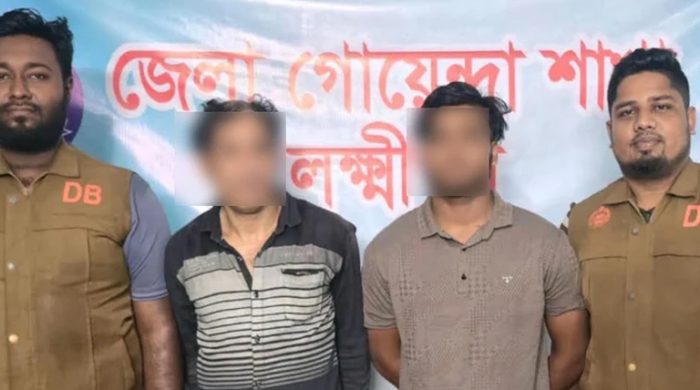 বরিশালে গভীর রাতে কীর্তনখোলা নদীতে অবৈধ বালু, ৪ জনের কারাদণ্ড