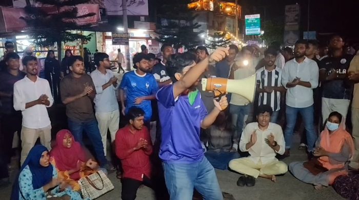 ইয়াসিনের মৃত্যুর ঘটনায় উত্তাল ববি, বরিশাল-কুয়াকাটা মহাসড়ক অবরোধ