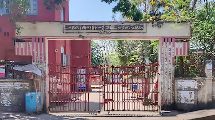 বরিশালের তিন সরকারি কলেজে নন-ক্যাডার শিক্ষক পদায়ন, বিসিএস শিক্ষকদের ক্ষোভ