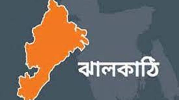ঝালকাঠিতে সিগারেট না দেওয়ায় চা দোকানি ও দুই ছেলেকে কুপিয়ে জখম