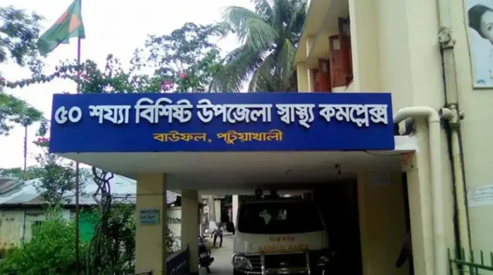 পটুয়াখালীতে মেয়েকে যৌন হয়রানির প্রতিবাদ করায় বাবাকে কুপিয়ে জখম