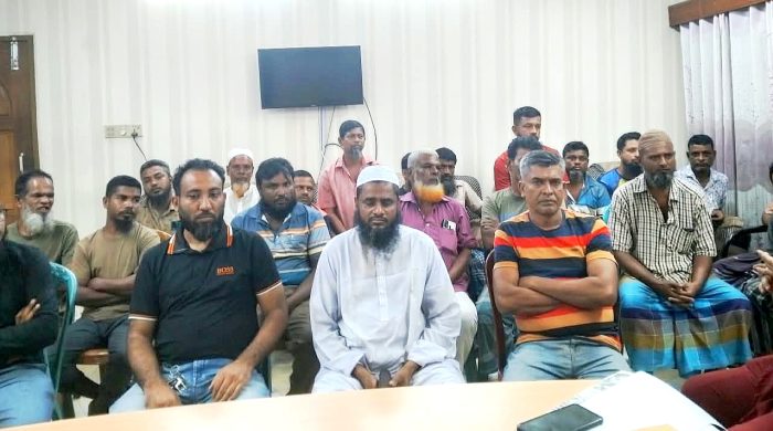 কাউনিয়া থানার উদ্যোগ চুরি ও চোরাই মালামাল কেনাবেচা রোধে মতবিনিময় সভা