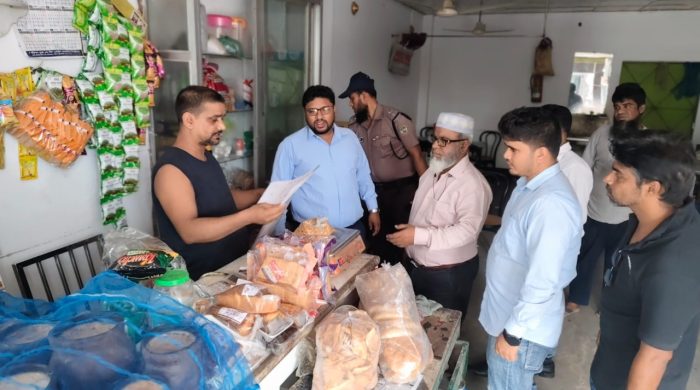 বরিশালে অস্বাস্থ্যকর পরিবেশে খাবার তৈরি ও বিক্রি, চার প্রতিষ্ঠানকে জরিমানা